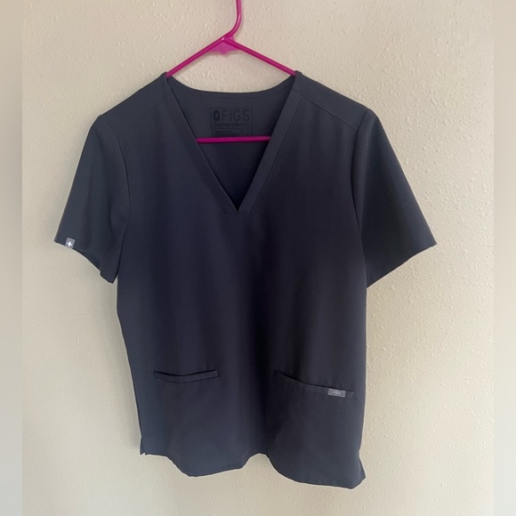 Charcoal Casma 3-Pocket Scrub Top FIGS - Picture 2 of 5